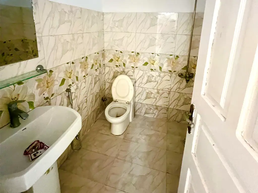 2 bedroom flat with attached bathroom for sale in f17